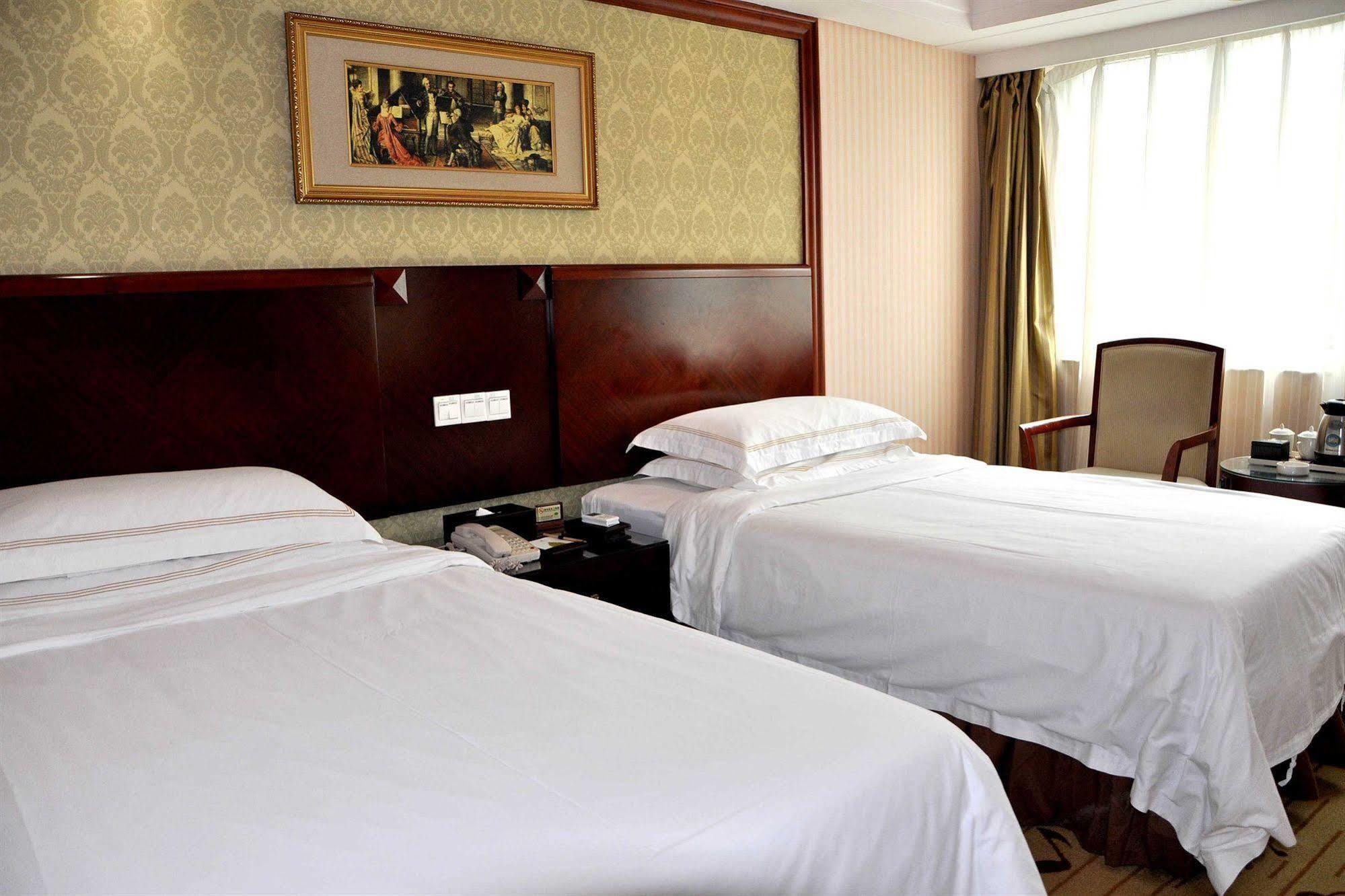 Vienna Hotel Canton Esterno foto